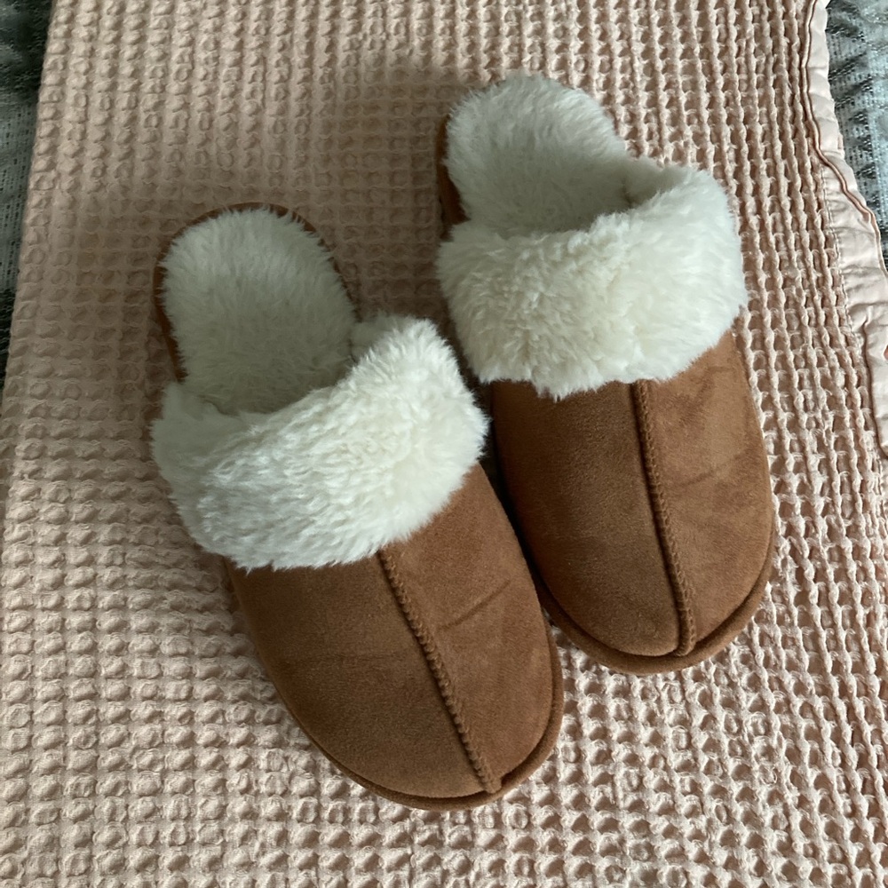 Cozy Brown Slippers with White Fur Lining